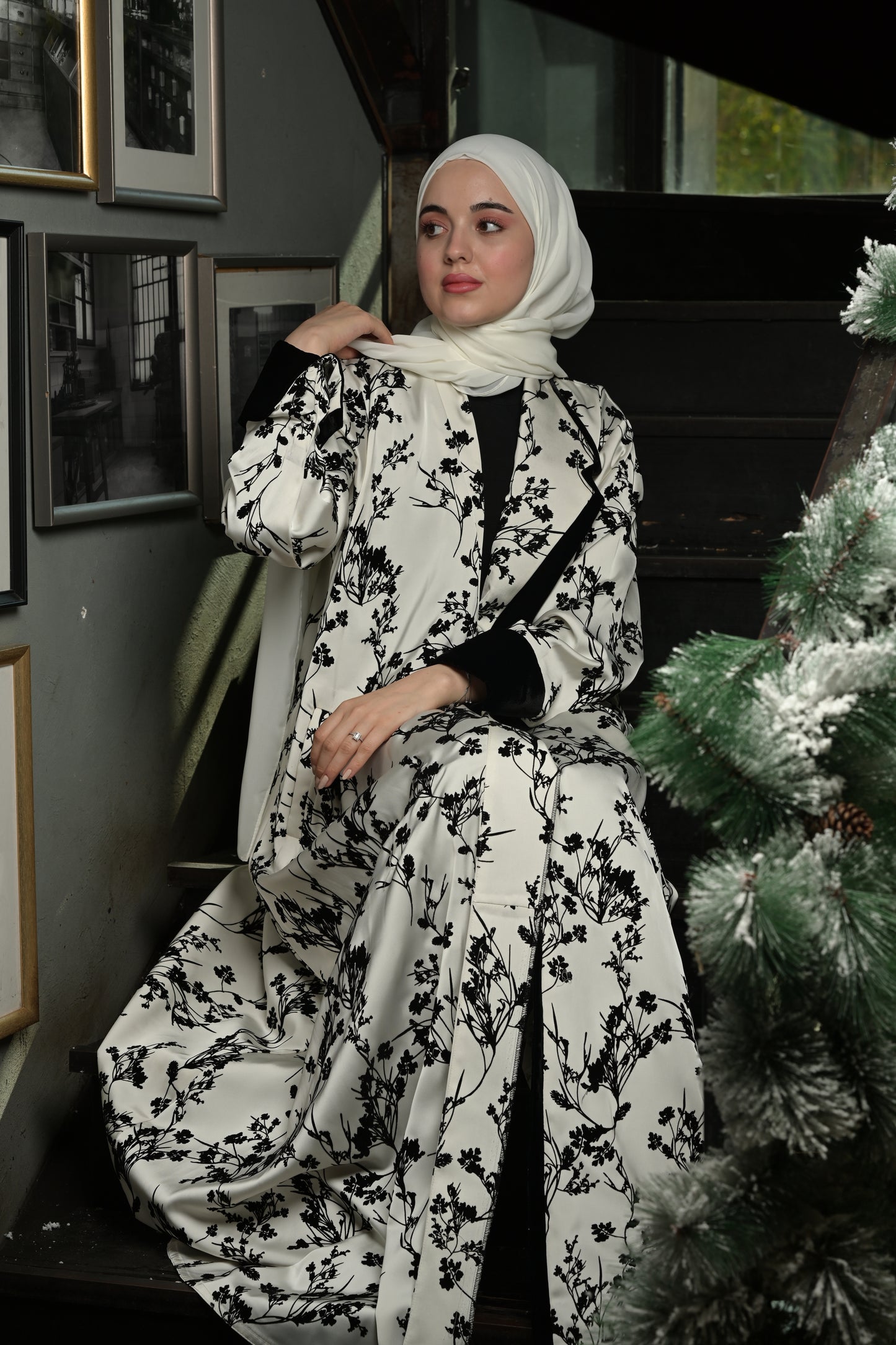 Panda Chic | White Abaya