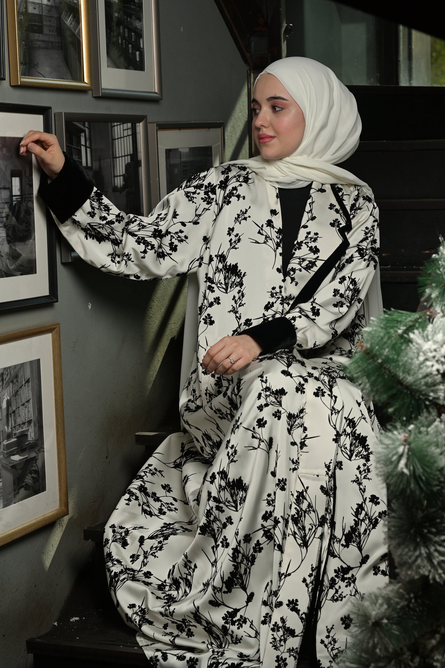 Panda Chic | White Abaya